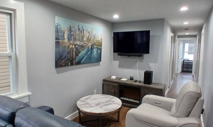 Ampere Apartamento | Monthly Stays: 2BR apartment 8 Min Walk from NJ Transit Train to NYC