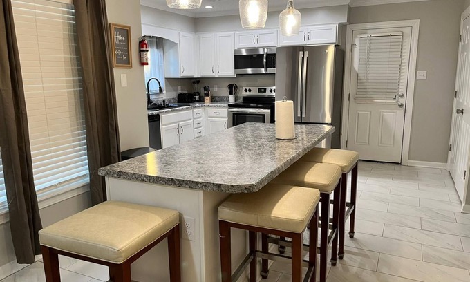 Cordova Casa | MONTHLY STAYS- 4 BR+ Extra Space Beds- Retreat w/ Private Pool
