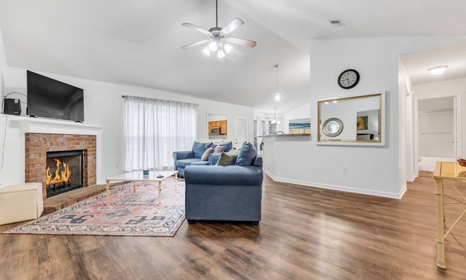 Southaven Casa | MONTHLY STAYS-Charming 4BR Southaven Home-Near Stateline, Silo Square.