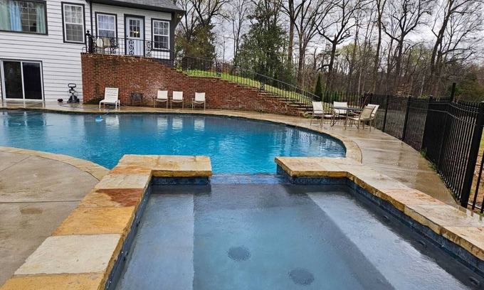 Raleigh Casa | MONTHLY STAYS- Expansive 10-BR Southern Estate – 18 Beds, 6 Baths, Pool and More