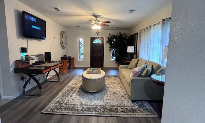 Crosstown Casa | MONTHLY STAYS in Memphis - Spacious 5BR Home w/ 3 BA-Near Downtown, Beale Street
