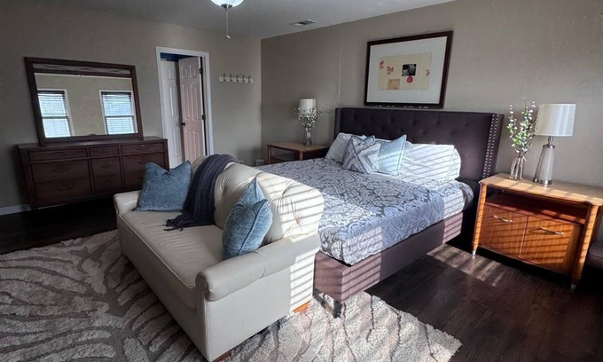 Cordova Casa | MONTHLY STAYS-Phenomenal 4 Bedrooms + Extra Space Beds in Cordova