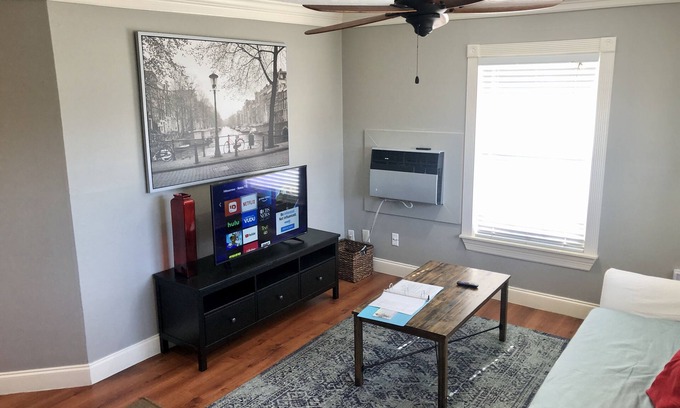 Neartown Condominio | Acogedor apartamento de 2 dormitorios en el distrito de Montrose Hist