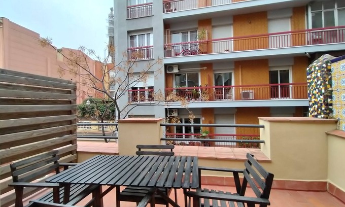 La Sagrada Familia Apartamento | Montserrat Apartments by gaiarooms