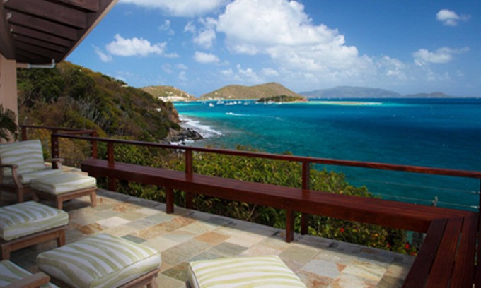 Other Islands Villa | Mood Indigo - Elegante villa frente al mar en la gran isla privada de Camanoe con barco