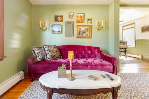 Salem Apartamento | Moody Salem Home Away From Home