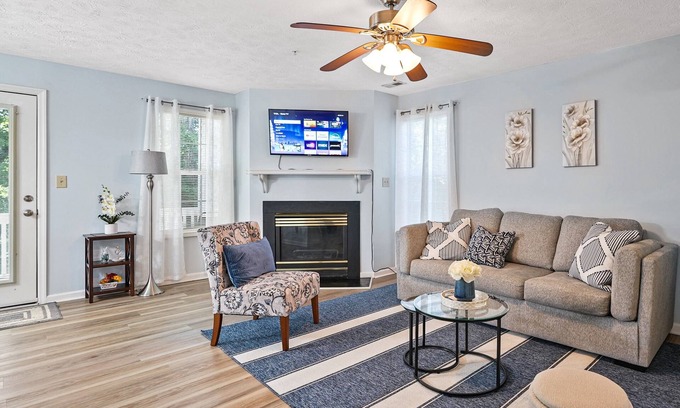Westover Condominio | Moodyjoy Condo - Close to Shopping & Dining