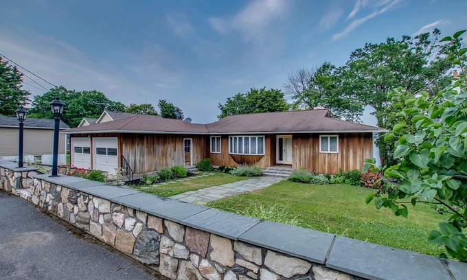 Dresden Casa | ¡NUEVO LISTADO! Moondance on Seneca Lake, hermosa casa frente al lago