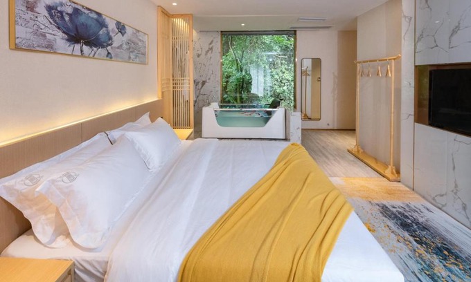 Fenghuang Casa | Moon River View Hotel
