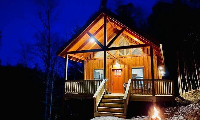 Rogers Cabina | Moonbow Cabin-RRG hot tub-new build