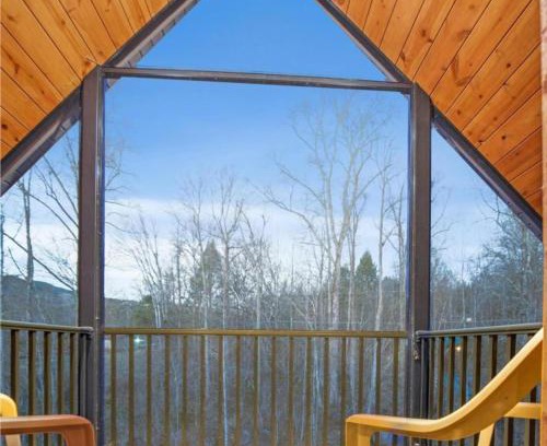 White Oak Lodge Casa | Moondance Cabin-Enjoy Your Journey To The Smokies!