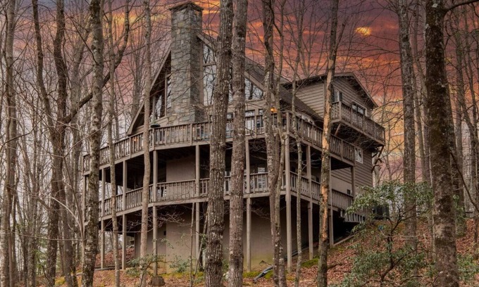 Deep Gap Cabina | Moondust Lodge - Sleeps 8 - Wrap Around Porch - Community Pool