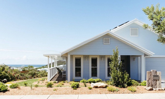 Catherine Hill Bay Casa | Moonee Retreat at Catherine Hill Bay - Beautiful Ocean Views!