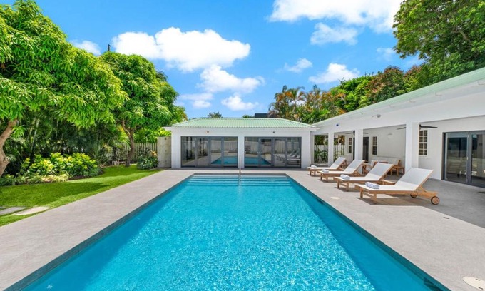 Sunset Crest Casa | Moonflower home by Bluescape
