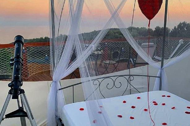 Camerota Otro | Moonlight Bubble Room