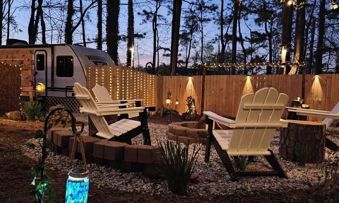 Riverdale Casa | Moonlight Haven-Tinytown Village ATL /Cozy Glamper-fire pit, hammock and games