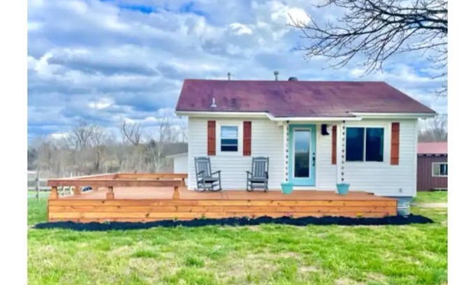 Springdale Casa | Moonlight on the White- Fayetteville river cabin