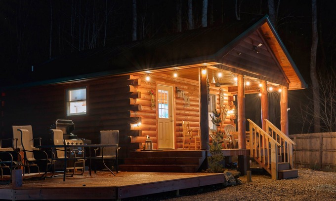 Sylva Cabina | Moonlight Ridge - a wonderful little log cabin on 4 wooded acres