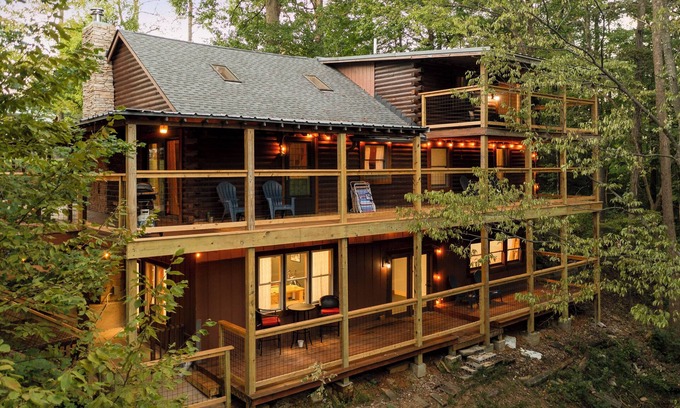 Brooks Casa | Moonlight Ridge Cabin Retreat in Shepherdsville