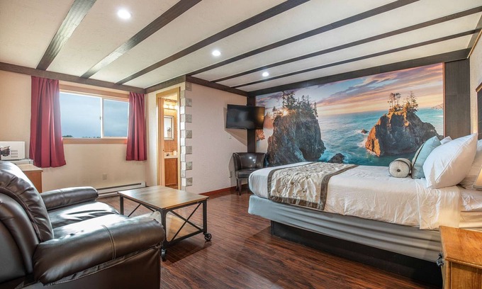 Ocean Shores Hotel | Moonlight Trail - King Studio Room at Wanderlust Inn, Pet Friendly