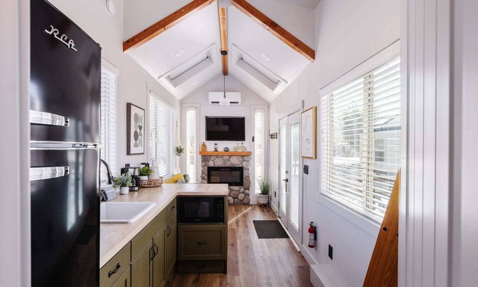 Apple Valley Casa | Moonrise Tiny Home Su