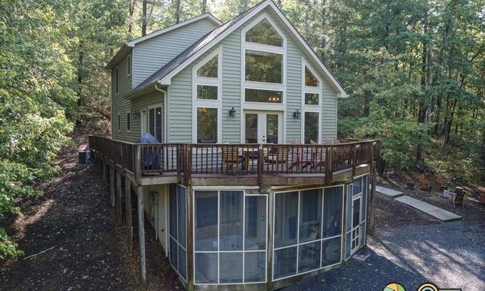 Basye Chalet De Esquí | Moonshine Mountain | Hot tub & fire pit | Bryce Resort