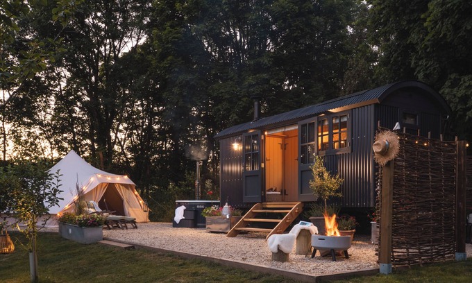 Truro Cabaña | MOONSHINE, pet friendly, country holiday cottage in Truro