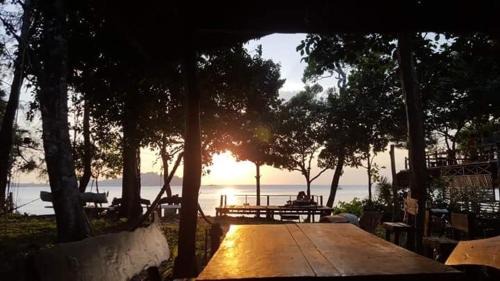 Ranong Chalet De Esquí | Moonshine Phayam beach resort & restaurant