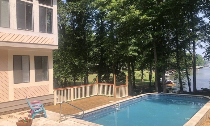 Lake Oconee Casa | MoonStar Lodge 2BD/2BA - Lake Oconee - Pool & Dock!