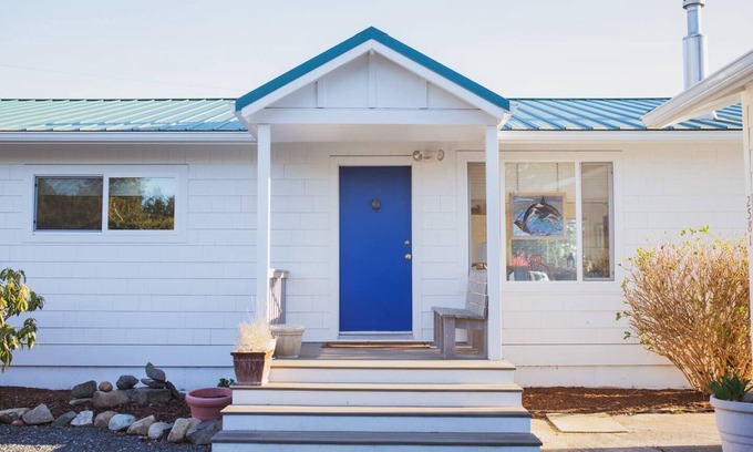 Lummi Island Casa | Mooring buoy-Beach