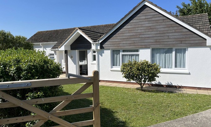 Croyde Bay Cabaña | Moorside - Close to Beach, Pets Welcome