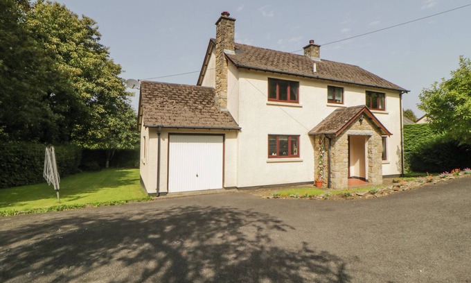 South Zeal Cabaña | MOORSTONE, pet friendly, with open fire in South Zeal