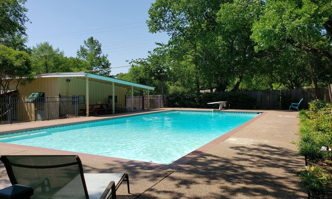 Richland Hills Casa | Moose Caboose: Pool + Park = Staycation or MiniMoon!