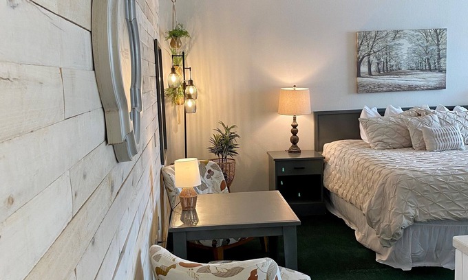 Cody Hotel | Moose Creek Lodge & Suites