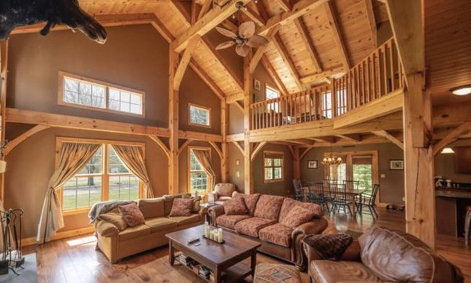 West Dover Cabina | Moose Head Lodge Located 5 Minutes from Mount Snow!