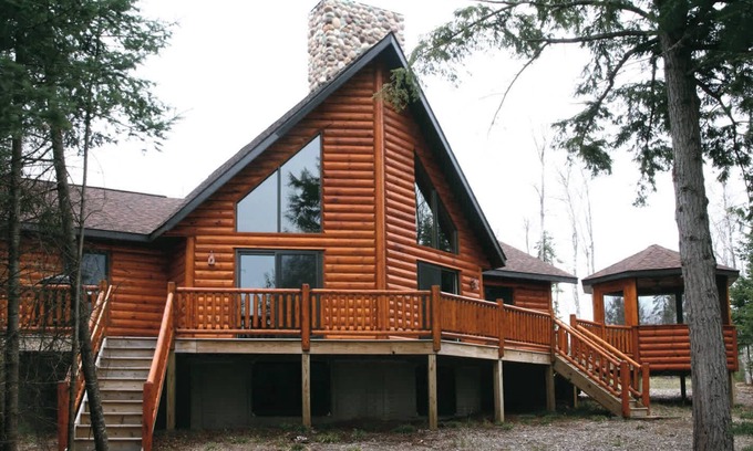 Land O Lakes Casa | Moose Lodge Summary: