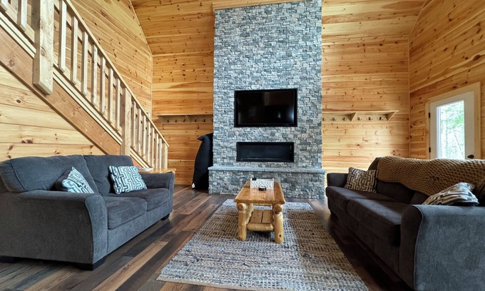 Beaver Cove Cabina | Moose Lodge - Water Access on Moosehead Lake!