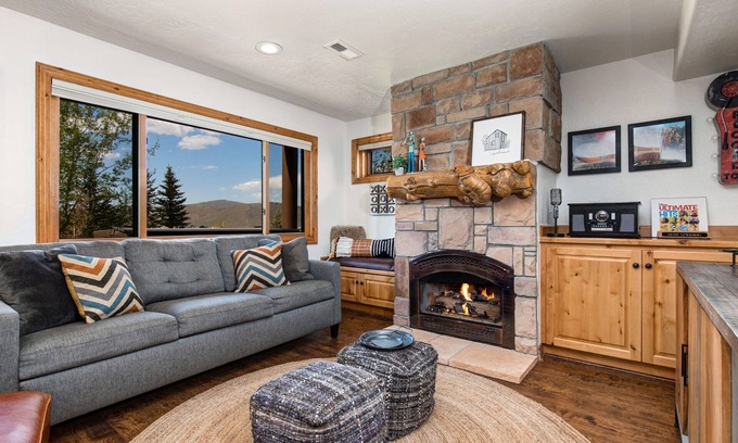 Bear Hollow Village Casa | Moose Mgmt at Bear Hollow 5534B: King bed-Pvt. Hot Tub-Pool-Dogs Welcome