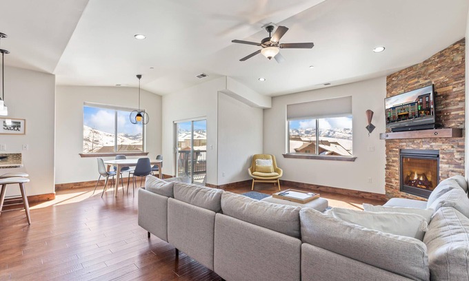Park City Condominio | Moose Mgmt at Black Rock 14275L Balcony w/ Grill-2 King Beds-Fireplace-Fast WiFi