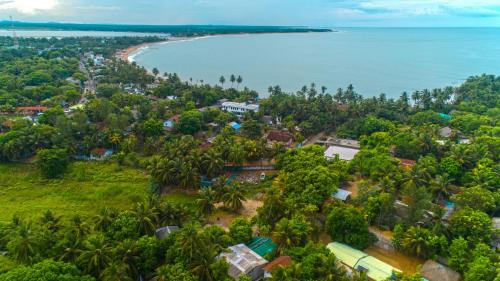 Pottuvil Division 2 Hotel | Mora Bay
