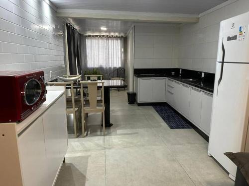 Carianos Apartamento | Moradas Desterro, próximo ao aeroporto 01