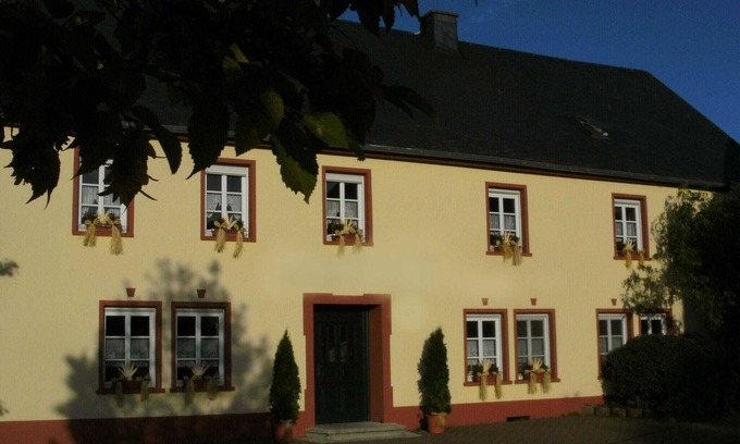Morscheid-Riedenburg Villa | Mansión Morbach Hillside