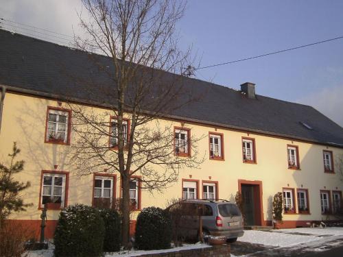 Morscheid-Riedenburg Casa | Morbach Hillside Mansion