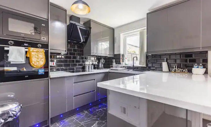 Leeds Casa | Mordenised 2 Bedroom House Close to City Centre