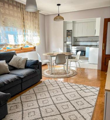 Distrito Oeste Apartamento | Moreda 48 - 2 Hab y 2 Baños - Garaje y Wifi - VUT-4961-AS