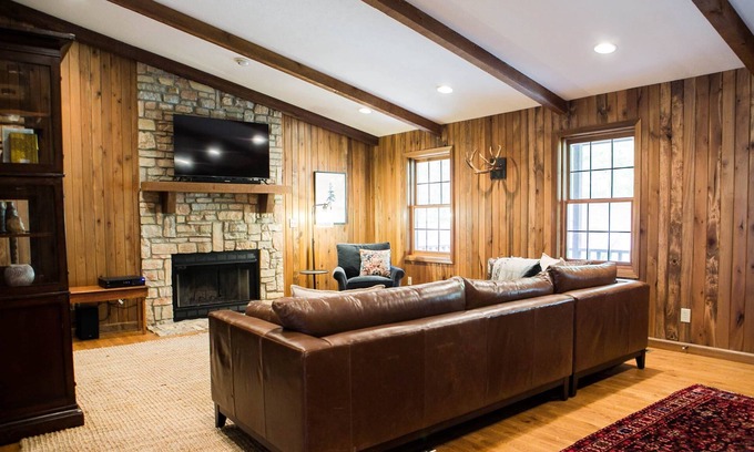 Logan Chalet De Esquí | Amplio 5BR Hocking Hills Lodge con una vista increíble