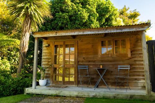 Hamilton Casa | Morepork Gully cabin