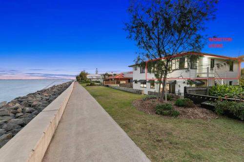 Beachmere Apartamento | Moreton Views!