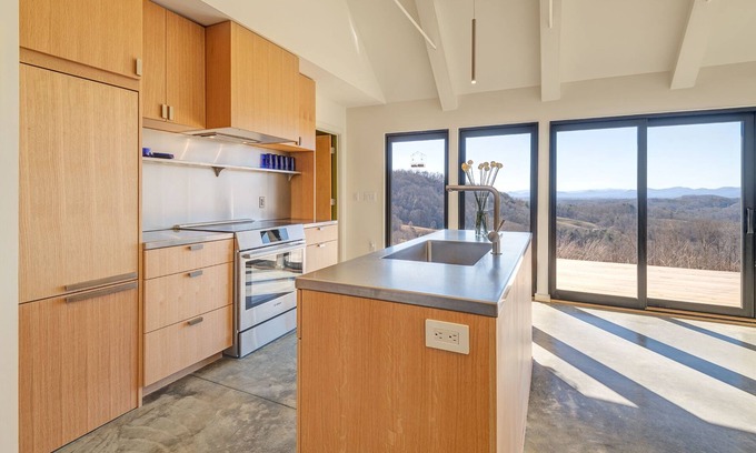 Marshall Casa | Morgan Branch Cabin: Private Mountainside Cabin with Impeccable Views