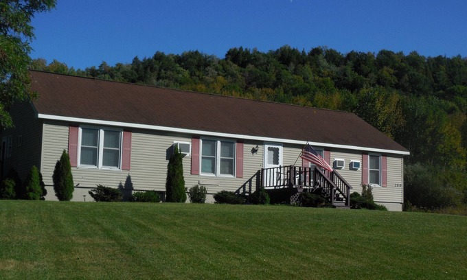 Richfield Springs Casa | Morgan Farm - Well cared for Ranch house near Canadarago Lake